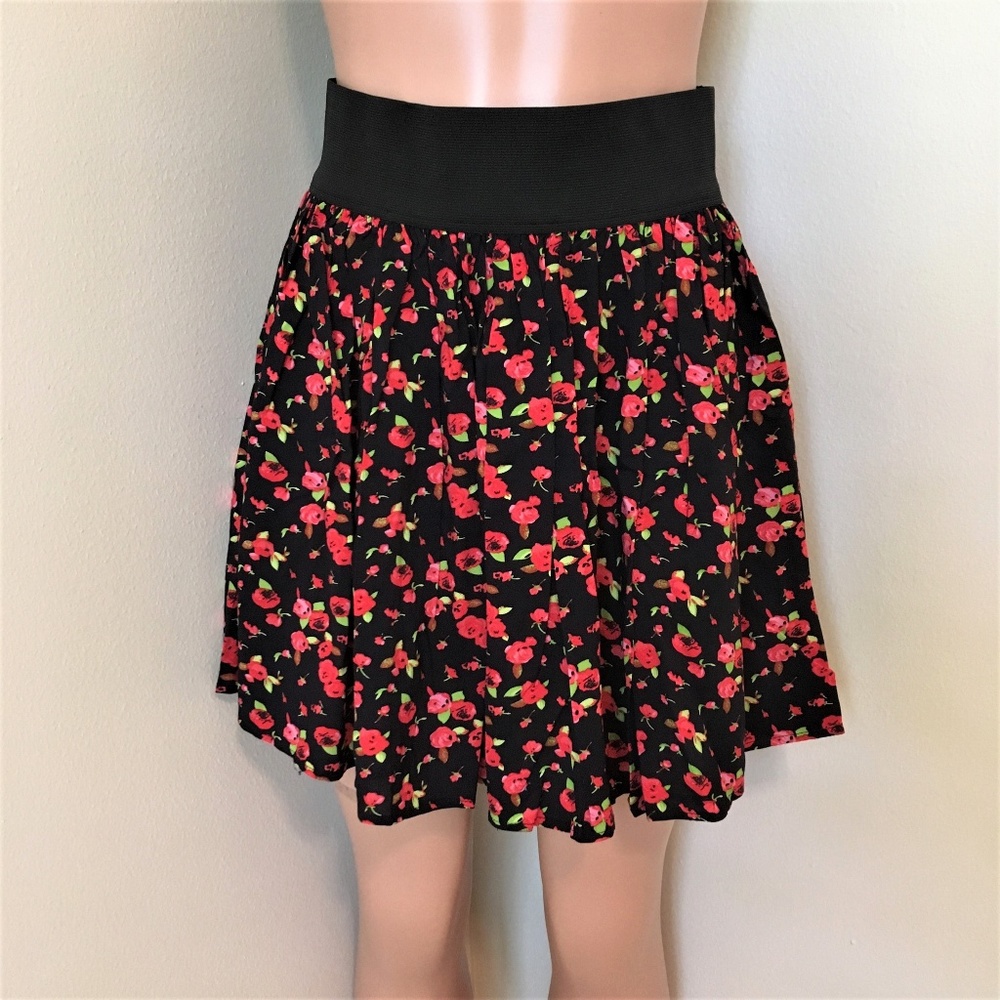 Body Central Rose Print Skater Skirt, Large